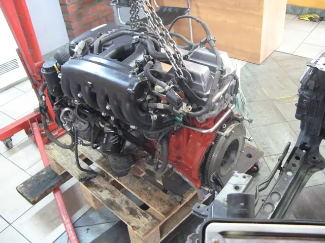 Silnik Toyota 2JZ przygotowany do prac serwisowych
